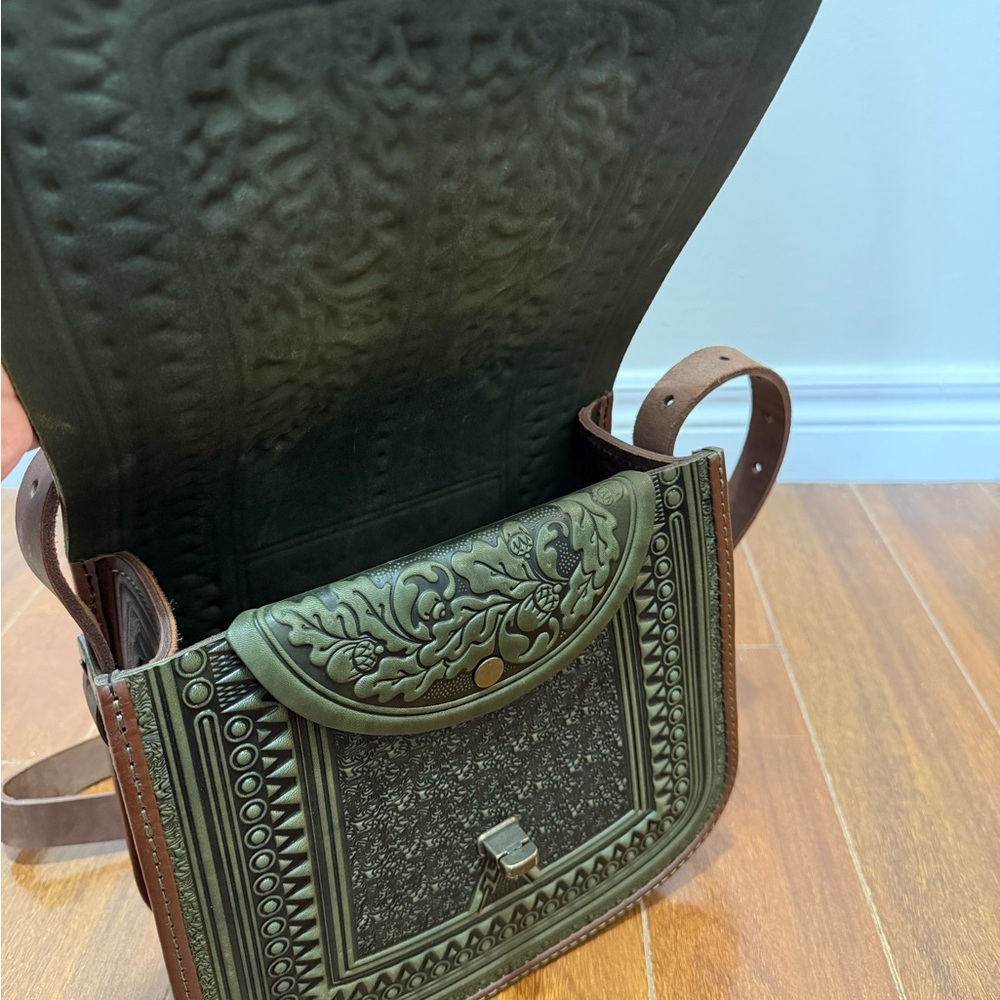 Hand-tooled Ukrainian Leather Saddle Bag - Picture 2 of 7